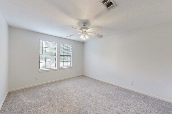 Building Photo - 2304 Staunton Dr