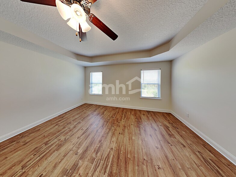 Building Photo - 327 Cortez Dr