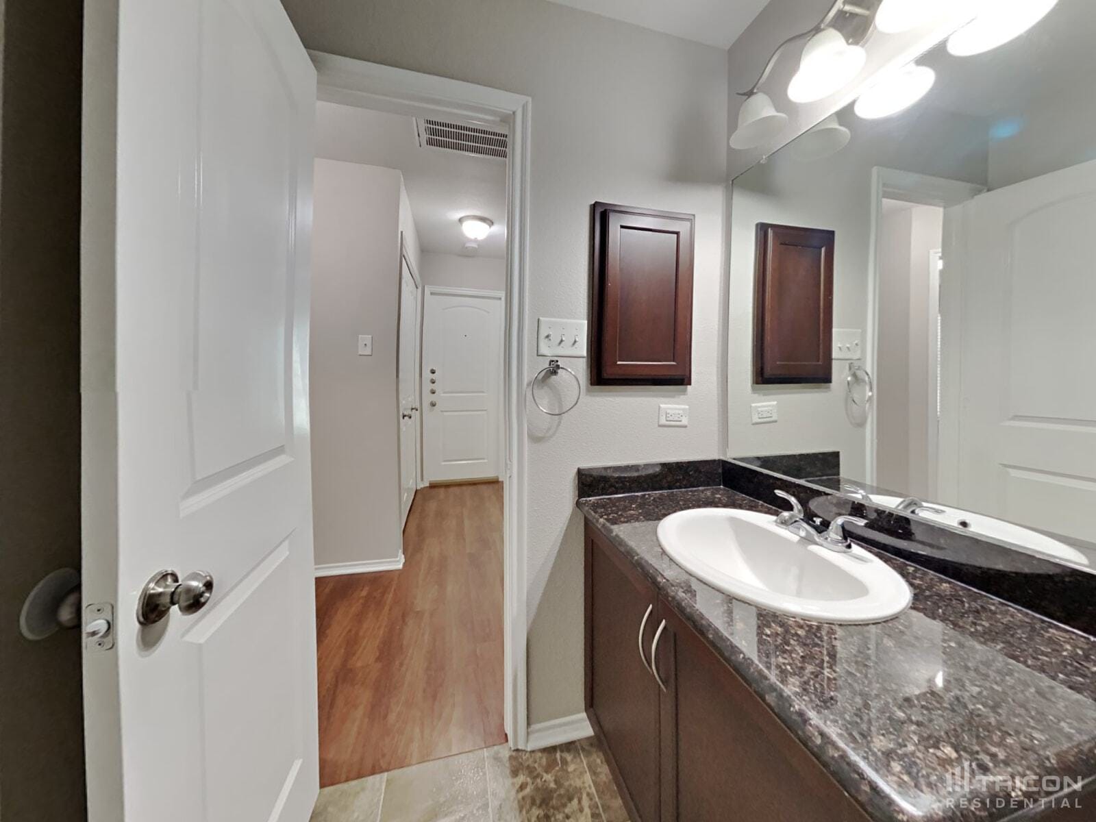 Building Photo - 952 Oak Lynn Dr