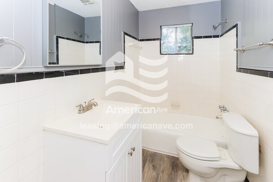 Building Photo - 4012 Lindwood Dr