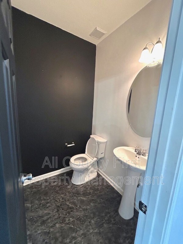 Building Photo - 4564 Parkview Square