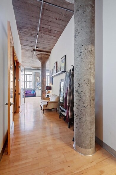 Building Photo - 521 S 7th St