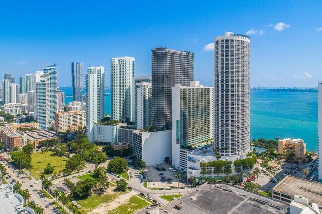 Building Photo - 1750 N Bayshore Dr