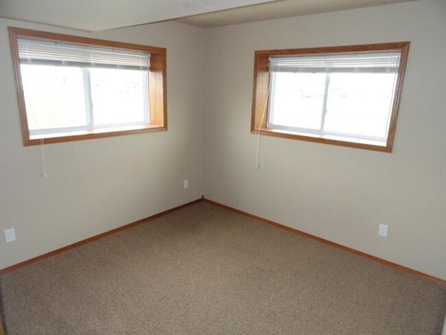 Building Photo - 1327 17th Ave S