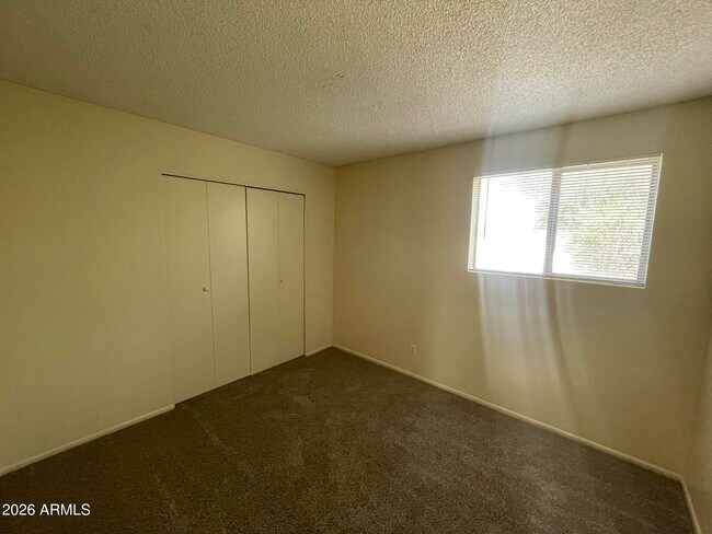 Building Photo - 613 N Pioneer Cir