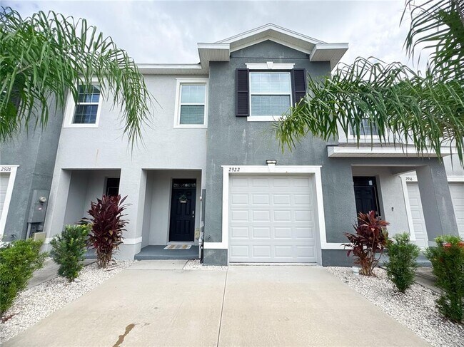 Primary Photo - 2922 Boxwood Grove Row