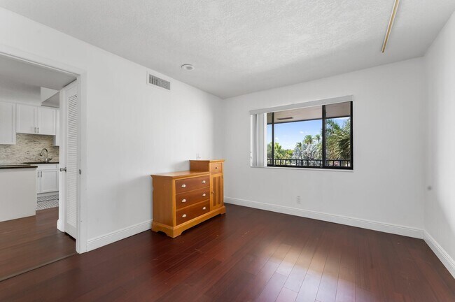 Building Photo - 4489 Luxemburg Ct