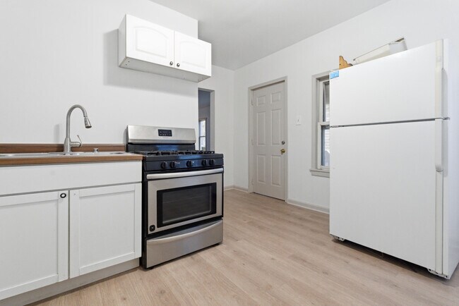 Building Photo - 6118 24th Ave