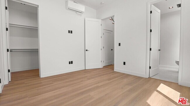 Building Photo - 10842 Peach Grove St