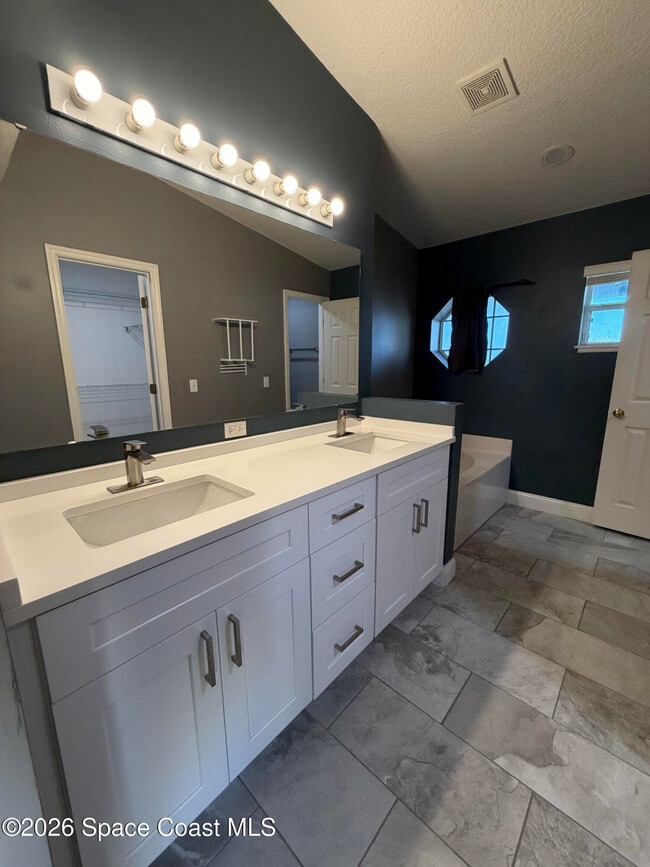 Building Photo - 1398 Mycroft Dr