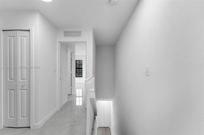 Building Photo - 1457 NW 2nd Ave