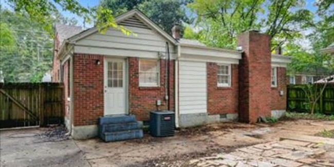 Building Photo - 4 Bedroom, 2 Bathroom Near Park & Goodlett