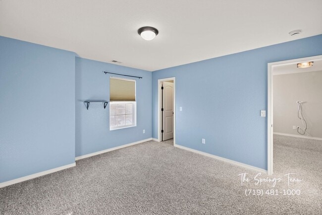 Building Photo - STUNNING 4BD HOME w/ NO ELECTRIC BILL! - Security Deposit Waiver Available