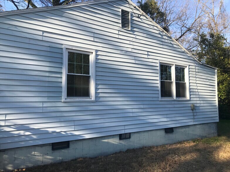 Building Photo - 1403 Hyman Ave