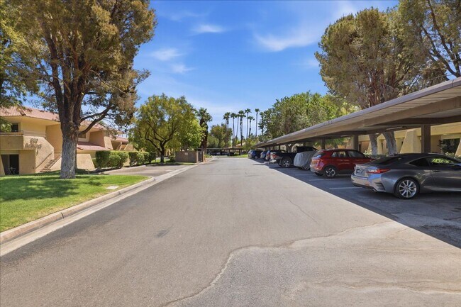 Building Photo - 685 N Ashurst Ct