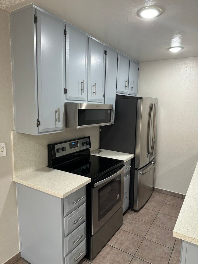 Building Photo - SE Desert Inn and Eastern!! Townhouse with 2 parking Spaces!! Recent Remodel!!