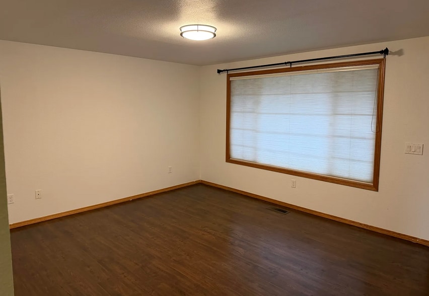 Building Photo - 3650 NE Canterbury Cir