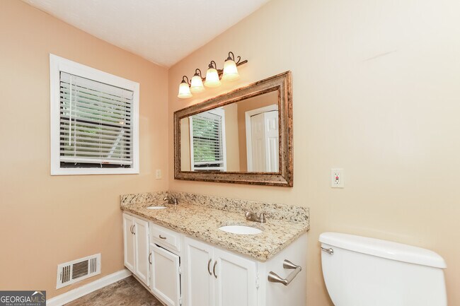 Building Photo - 4027 Evelyn Dr