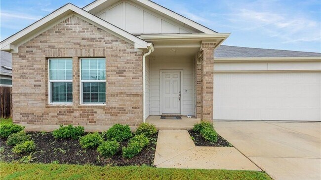 Building Photo - 111 Mountain Maple St