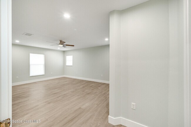Building Photo - 645 Caiman St