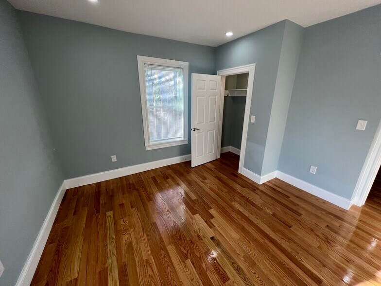 Building Photo - 361 Beacon St