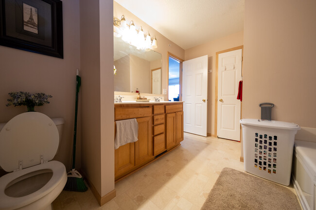 Building Photo - 5157 Yuma Ln N