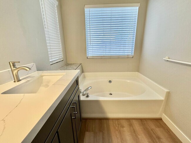 Building Photo - 4781 W Harrison St