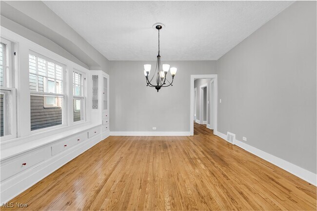 Building Photo - 1616 Eddington Rd