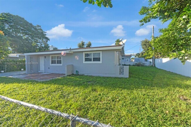 Building Photo - 3051 NW 77th St