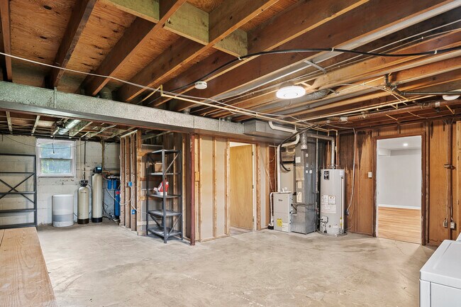 Building Photo - 102 Roosevelt Rd