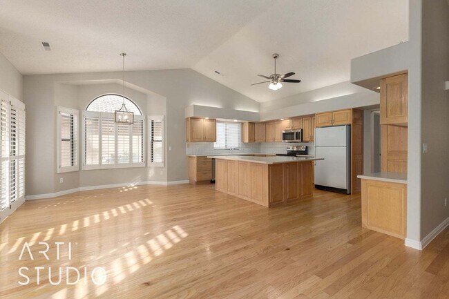 Building Photo - Beautiful home in well kept community