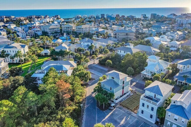 Building Photo - 50% off first months rent.  Perfect for large families or multiple friends!  5 bedroom house loca...