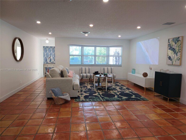 Building Photo - 1428 Nautilus Is