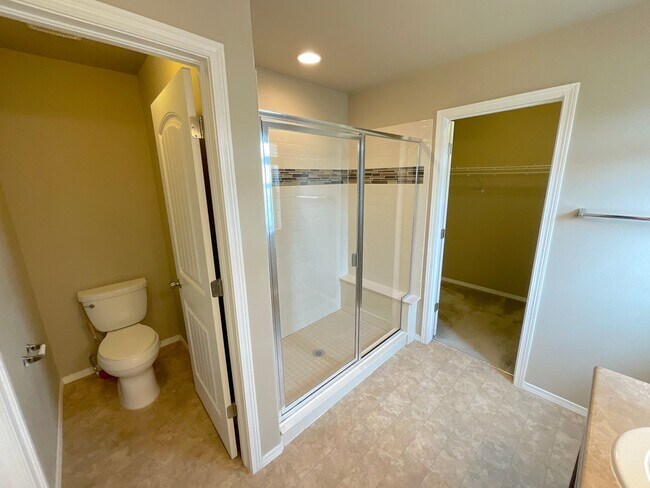 Building Photo - 4 Bedroom Home Available Near Marksheffel ...