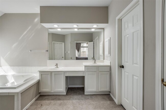 Building Photo - 1230 Wildewood Ct