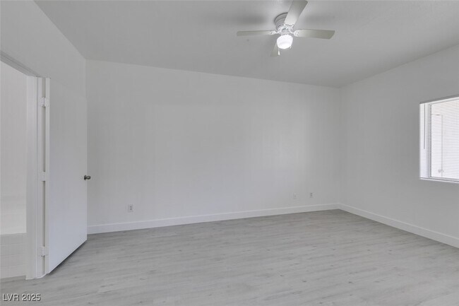 Building Photo - 5655 E Sahara Ave