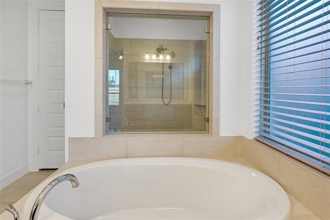 Building Photo - 15906 Golden Trails Ct