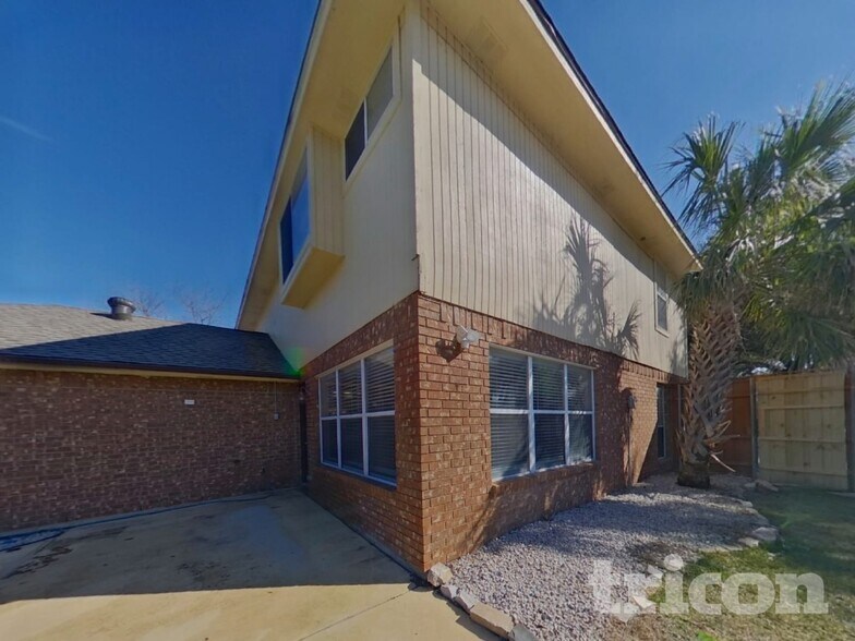 Building Photo - 1417 Baker Dr