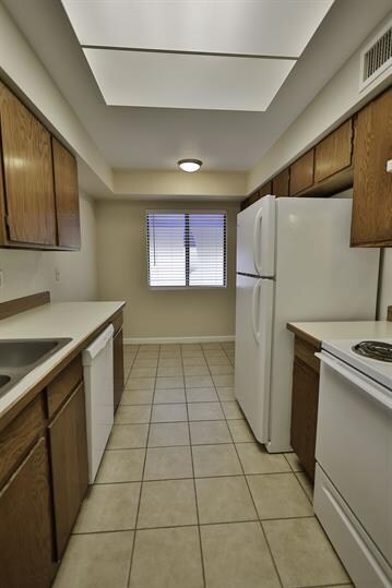 Building Photo - $500 move-in credit!!  Summertree Condos