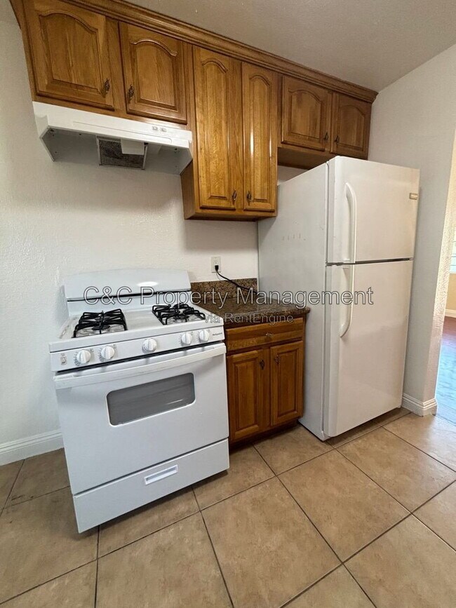 Building Photo - 1143 W 91st St