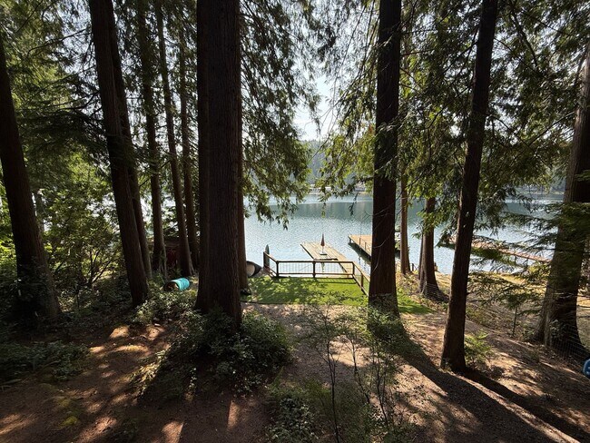 Building Photo - Private Lakefront Cabin for Rent