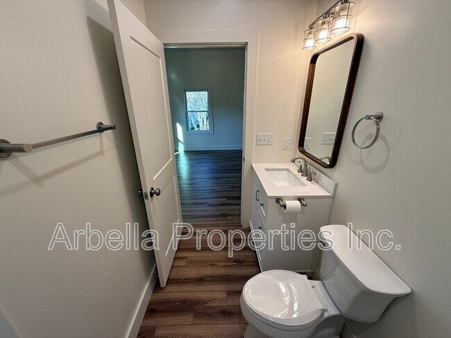 Building Photo - 829 Hamilton St