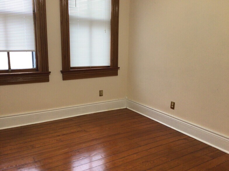 Building Photo - 519 Lowerline St