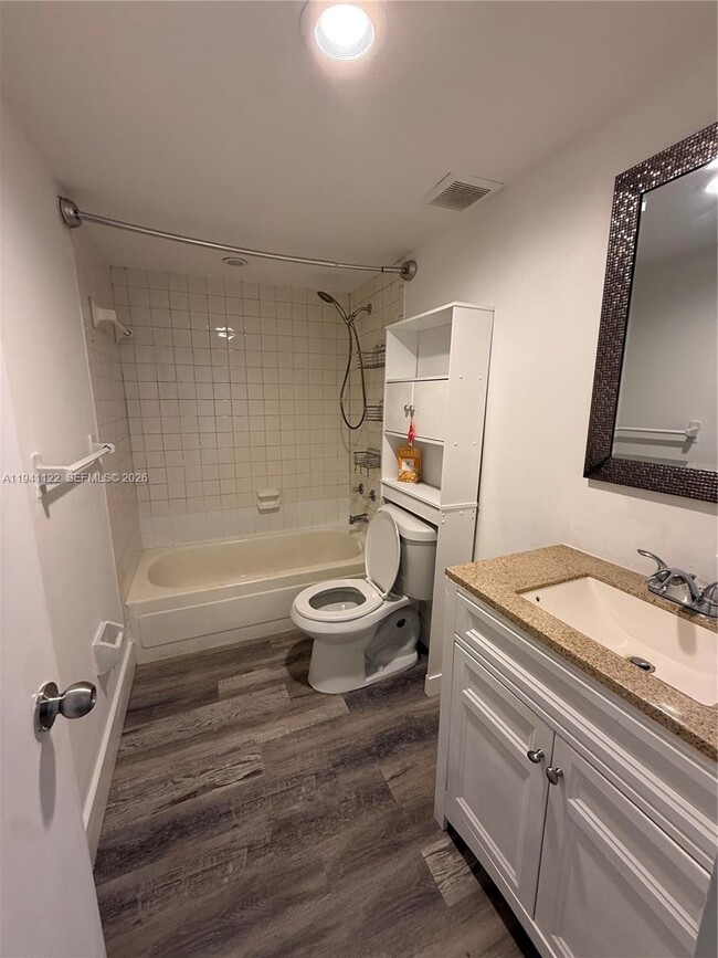 Building Photo - 10000 NW 80th Ct