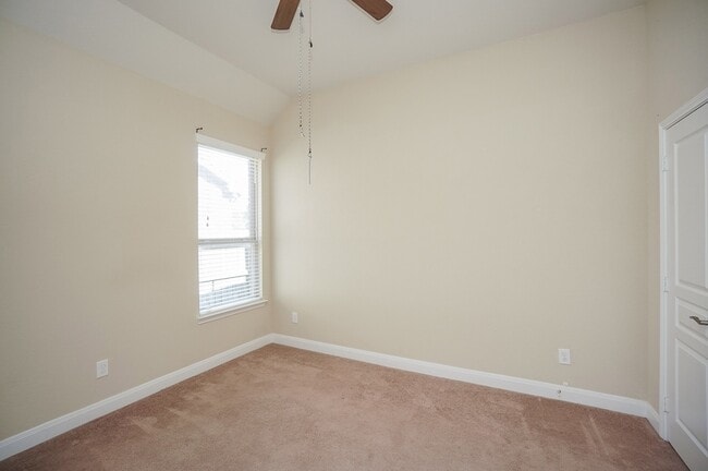 Building Photo - 28515 Pleasant Forest Dr