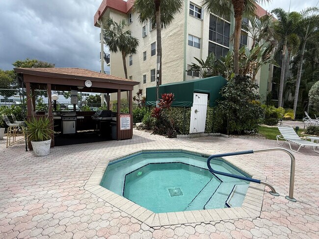 Building Photo - 5300 NE 24th Terrace