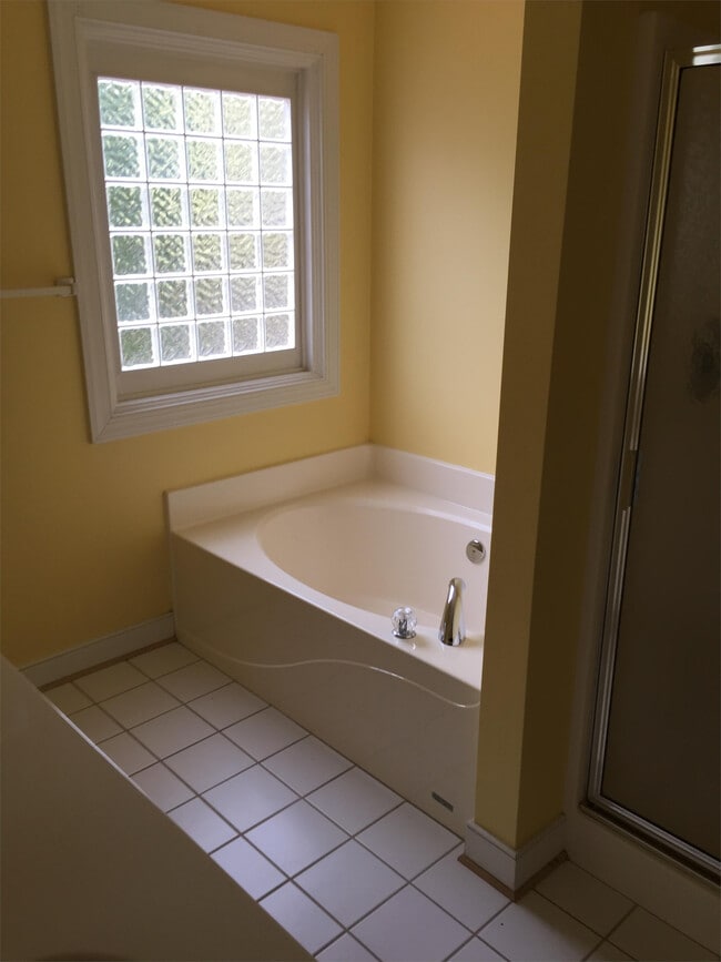 Building Photo - 1834 Rolfe Way