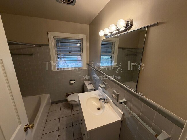 Building Photo - 208 Ridgewood Dr