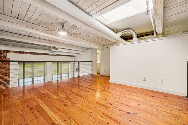 Building Photo - 644 Wells St SW