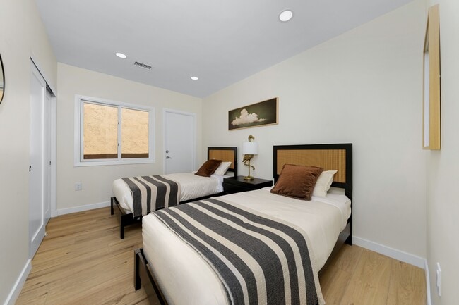 Building Photo - 4062 Goldfinch St